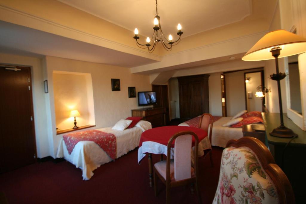 Hostellerie Le Beffroi فيسون-لا-رومان الغرفة الصورة